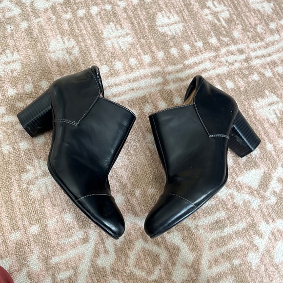👠 Boss babe Naturalizer Booties - Picture 1 of 6